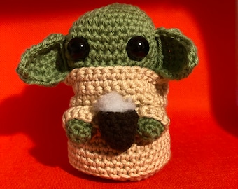 Muñeco extraterrestre de crochet con vaso para bebé - Inspirado en Grogu
