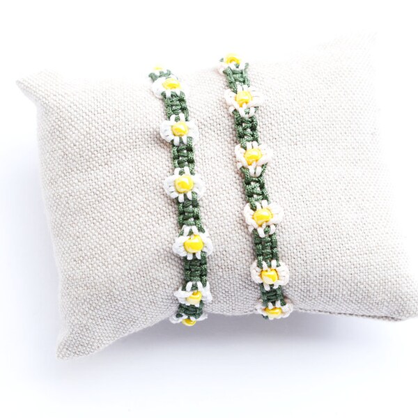 Damesarmband, madeliefjes, boho, handgemaakt, bloemen