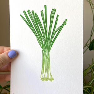 Frühlingszwiebeln Blockdruck | Bauernmarkt | Gemüse Druck | Grüne Zwiebel Linolschnitt | Küchen Kunst | Lebensmittel Druck |