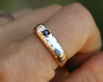 Solid 9ct Gold Sandcast Ring with Black Sapphire – Rustic Men’s Wedding Band