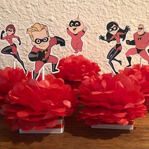 Centro de mesa para fiesta de Los Increíbles: Decoración con cinta de raso y cartulina