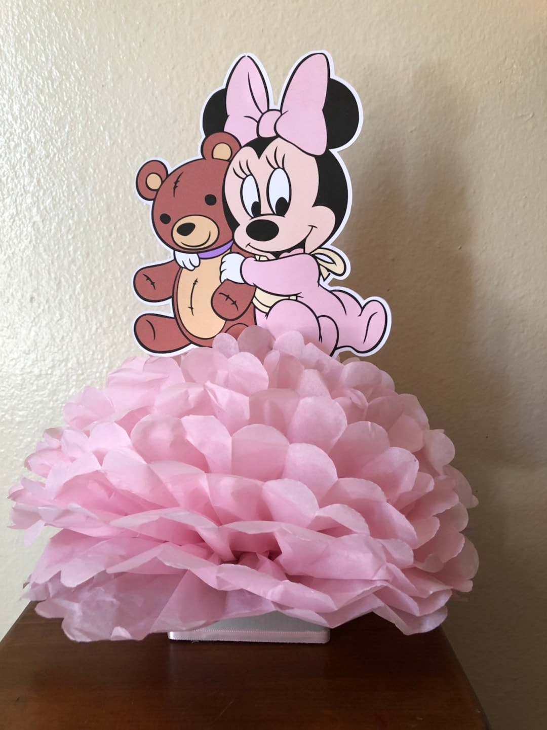 Centro de mesa de Minnie Mouse bebé: Decoración de fiesta con pompones  rosas - Etsy México, image size:1080x1441