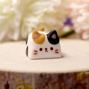 Calico Cat Artisan Keycap – Cute Kitty Keycap, Kawaii Keyboard Keycap, Mechanical Keyboard Accessory, Gamer Gift, Desk Decor
