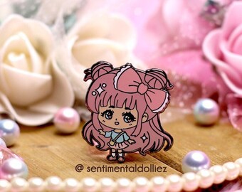 Pin de esmalte Chibi Fashionista: Chica con lazo pastel kawaii