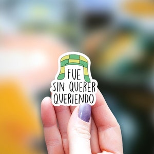 Pegatina Fue sin querer queriendo, pegatina mexicana, pegatina para Kindle, pegatina divertida con frases mexicanas, pegatina para botella de agua, pegatina para portátil