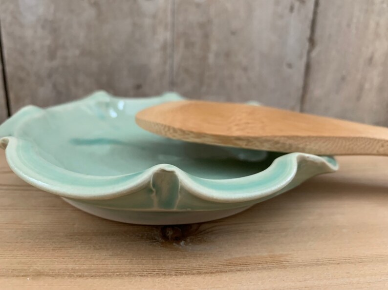Farmhouse decor Spoon rest Ceramic spoon Handmade spoon rest Kitchen goods Green spoon rest Farmhouse kitchen Cottage kitchen decor