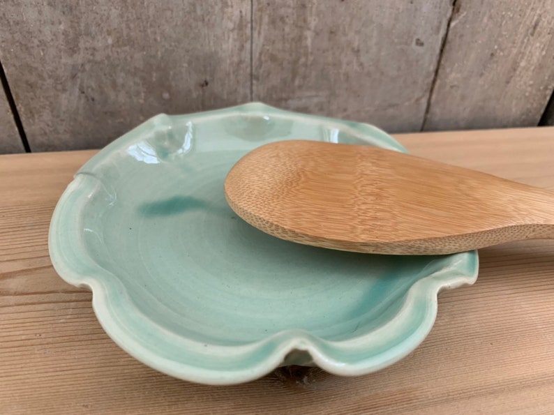 Farmhouse decor Spoon rest Ceramic spoon Handmade spoon rest Kitchen goods Green spoon rest Farmhouse kitchen Cottage kitchen decor