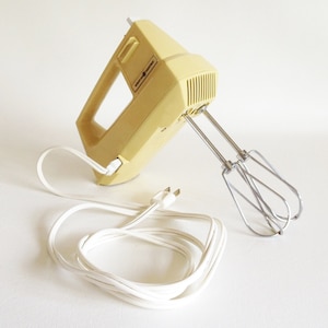 HAND MIXER - Retro Mustard Yellow Electric G E Hand Mixer - Vintage 1970&#39;s Hand Mixer - General Electric Hand Mixer - Yellow Kitchen Utensil