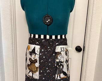 Avental de cozinha estilo lápis para o Halloween com bolsos. Design vintage inspirado no estilo francês.