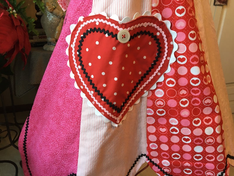 Women's Valentine Apron, Pink, Red, White, Black, Scalloped Hem, Heart Pocket and Bodice, Reversible, The Julie image 6