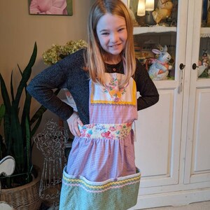 Child's Easter Apron, Size 7-8 Years, Lavender Gingham, Upcycled Easter Napkin, Cobbler Pockets, Reversible, The Vintage Tina image 6