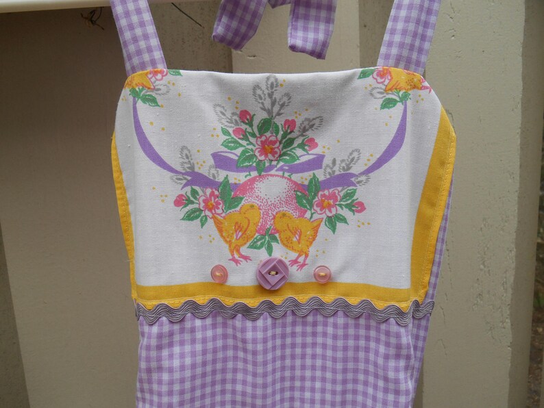 Child's Easter Apron, Size 7-8 Years, Lavender Gingham, Upcycled Easter Napkin, Cobbler Pockets, Reversible, The Vintage Tina image 4