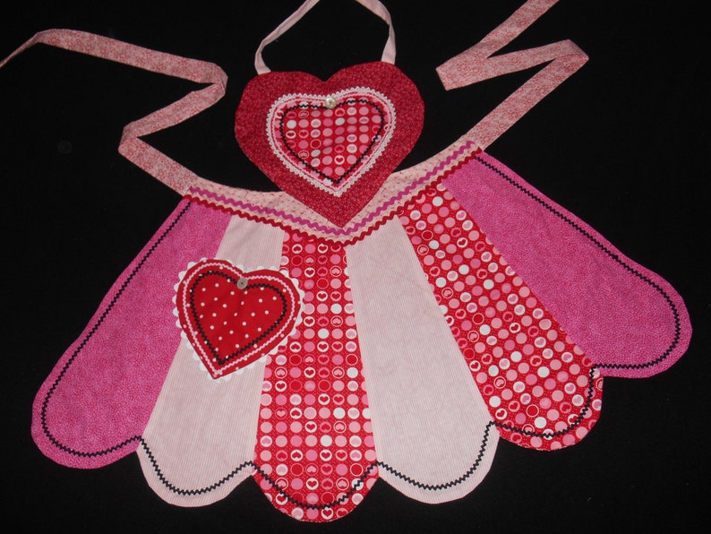 Women's Valentine Apron, Pink, Red, White, Black, Scalloped Hem, Heart Pocket and Bodice, Reversible, The Julie image 2