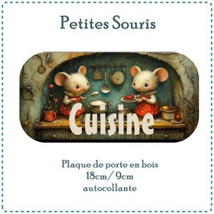 Peut inclure: Plaque de porte rectangulaire en bois avec une scène de cuisine fantaisiste mettant en vedette deux souris de dessin animé. Le mot "Cuisine" est mis en évidence. Dimensions : 18 cm x 9 cm.