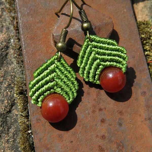 Carnelian earrings in Micro-macrame - Gem therapy, provides happiness, hope, emotional balance, Leo birthstone, Sacral chakra