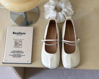 Handmade Beige Tabi Split Toe Shoe,Leather Mary Janes,Beige Women Tabi Ballet Shoe,Leather Ankle Strap Shoe,Personalized Gift,Split Toe Shoe