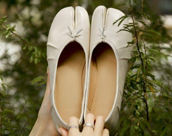 Handgemaakte witte leren tabi-damesschoenen, leren tabi Mary Jane-damesschoenen, trouwschoenen, witte balletschoenen met split, comfortabele tabi-schoen