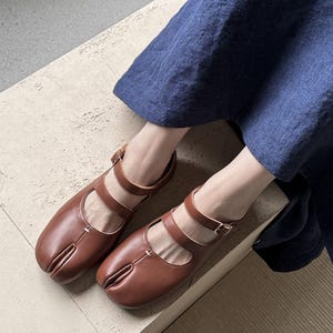 Women&#39;s Brown Handmade Tabi Mary Janes,Leather Vintage Mary Janes Flats,Mary Janes with Double Straps,Split Toe Shoes,Retro Tabi Ballet Shoe