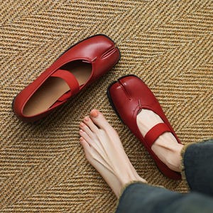 Vintage Red Tabi Mary Janes,Handmade Split-toe Ballet Shoes,Red Tabi Shoes,Women&#39;s Leather Red Tabi Shoe,Tabi Ballerina,Folding Women&#39;s Shoe