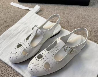 赤い革のメリージェーンシューズ - レディースメリージェーン