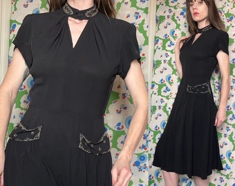 vtg 1930s Black CREPE Cut OUT v neck beaded embellished evening cocktail party dress with pockets