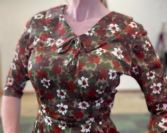 Vtg 1940s 50s Floral Jersey Dress / **As Is Wounded Bird Slinky Brown Dress