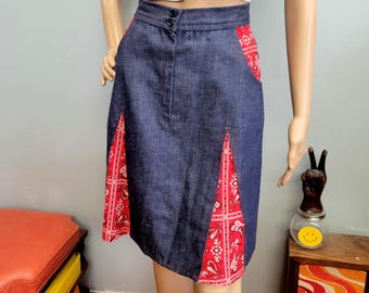 Gonna in jeans vintage anni '70 con bandana, gonna midi stile western da festival/cowgirl con stampa paisley.