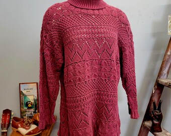 Sukienka sweterkowa vtg z lat 90., ręcznie robiona na drutach: dekolt typu golf w kolorze różowego fioletu, oversize L