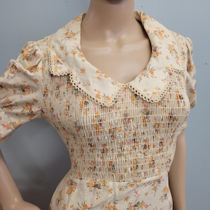 Robe longue fleurie vintage des années 70 : style Cottagecore lin des prairies