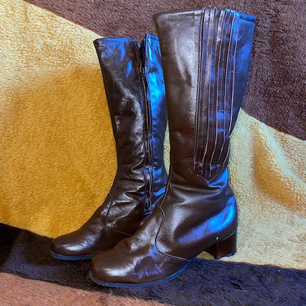 vtg 70s BROWN LEATHER go go boots chocolate calf high wooden heel zip up quilted boots nancy sinatra knee high sleek mod hippie boho