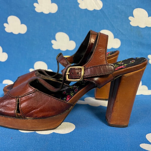 Vintage 70s platform strappy sandals disco hippie wooden stacked heels jackie burkhart brown leather chunky heels boho chic summer heels