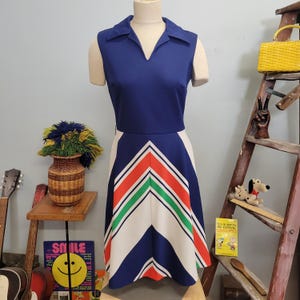 70s Chevron Knit Midi Dress: Vintage V-Neck Mod Geometric Pattern