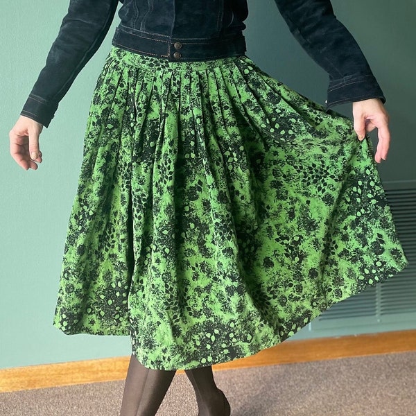 Vintage 50s Green Corduroy Skirt / Abstract Balck & Green Halloween Circle Skirt / Size XS