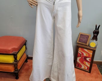 vtg 70s WHITE Elephant BELL BOTTOM Pants: Vintage Low Rise Flare Leg Jeans