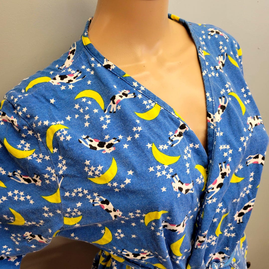 90s Vintage Fairy Tale Robe: Cow Jumped Over the Moon Print, Size Large ...