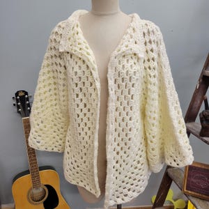 vtg 70s FLARE SLEEVE CARDIGAN vintage handmade crochet collared sweater hippie beach cover up bell sleeve white coastal spring summer style