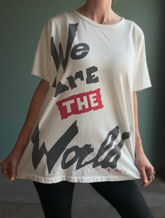 Vintage 80s We are the world shirt / 80s 90s Spel… - image 1