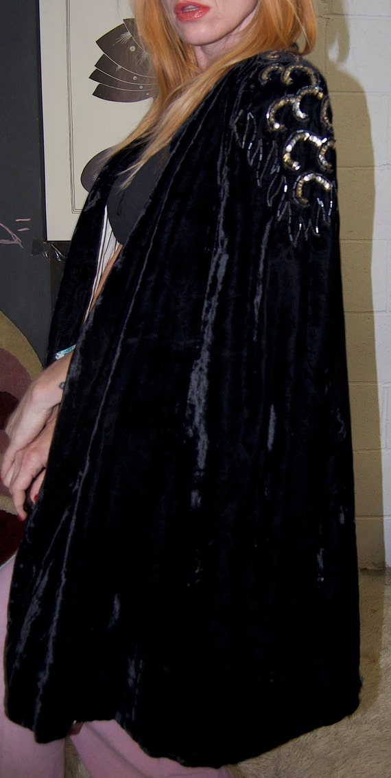 AS IS Vintage 1930s Black BEADED Velvet Cape // … - image 4