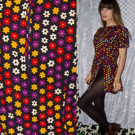 Vintage 1960's FLOWER POWER Center SLIT Mod Mini D
