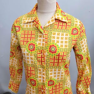 vtg 70s RETRO PSYCHEDELIC BLOUSE // vintage size 32 medium womens flower power shirt funky atomic abstract pattern lightweight summer top