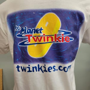 VTG 90s PLANET TWINKIES T-SHIRT // Vintage Snack Snack Snack Original 14-16 Geburtstag Junk Food y2k nostalgisch Pop Kultur Grafik T-Shirt