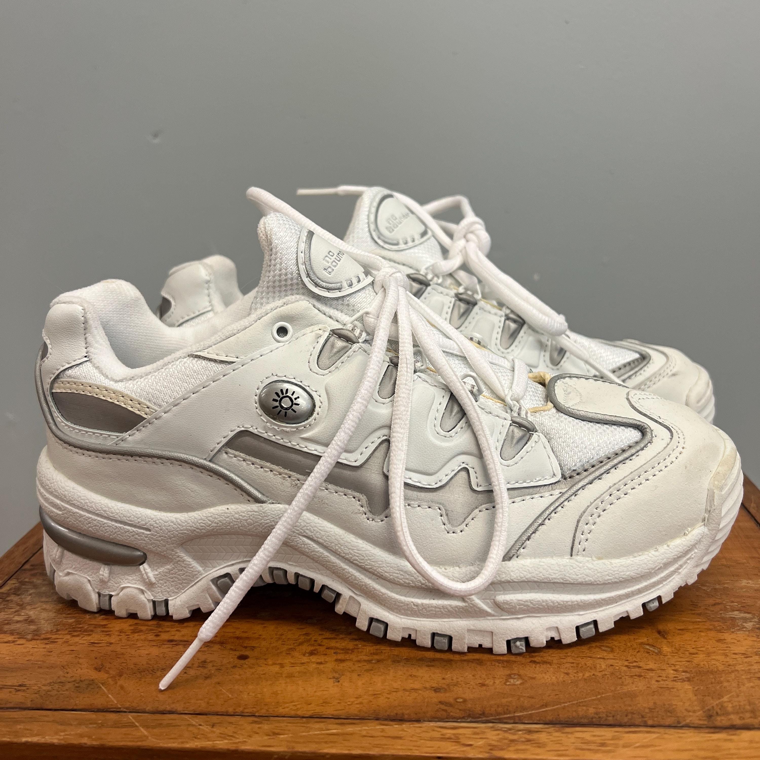 Vtg 90s NO BOUNDARIES SNEAKERS // Vintage 7.5 Womens No Boundaries