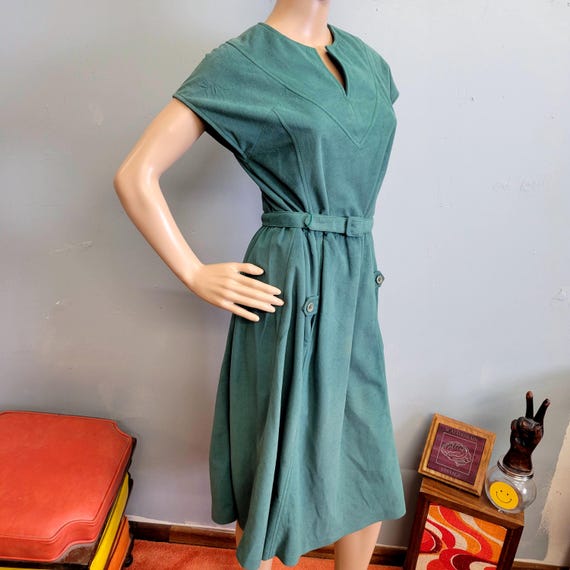 vtg 70s GREEN FAUX Suede DRESS : vintage Wenjilli size 11/12 belted midi shift DRESS vtg 70s GREEN FAUX Suede DRESS : vintage Wenjilli size 11/12 belted midi shift DRESS
