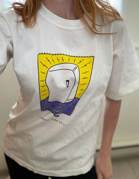 Vintage Domestic Icon Shirt / 90s Pop Art Tee / F… - image 1