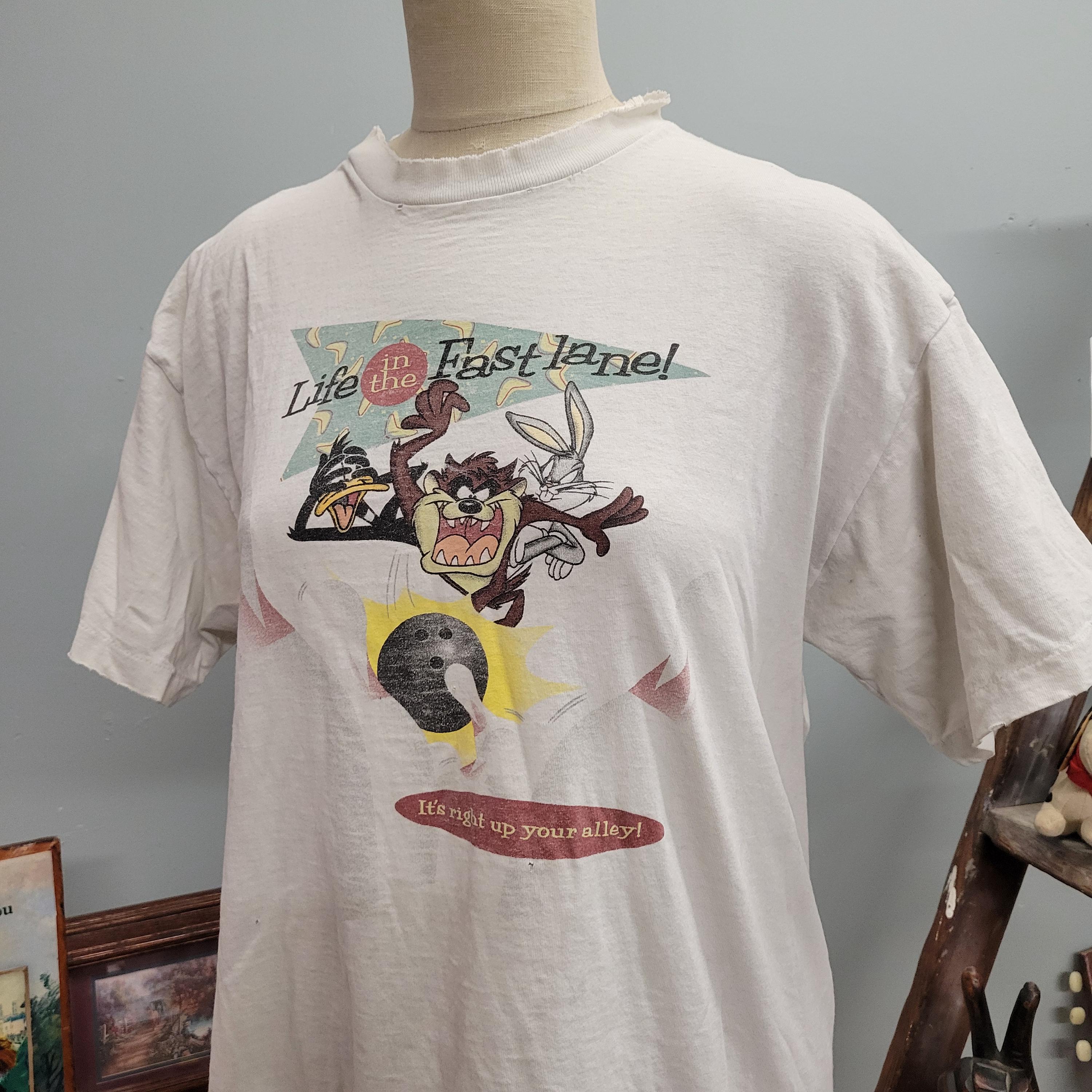 Vtg 90s LOONEY TUNES TSHIRT / Vintage Distressed Paper Thin Tee