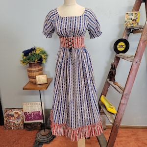 vtg 70s FLORAL CORSET DRESS // vintage maiden style womens small lace up spring waist fit flare maxi ruffle kitschy mod retro hippie prairie