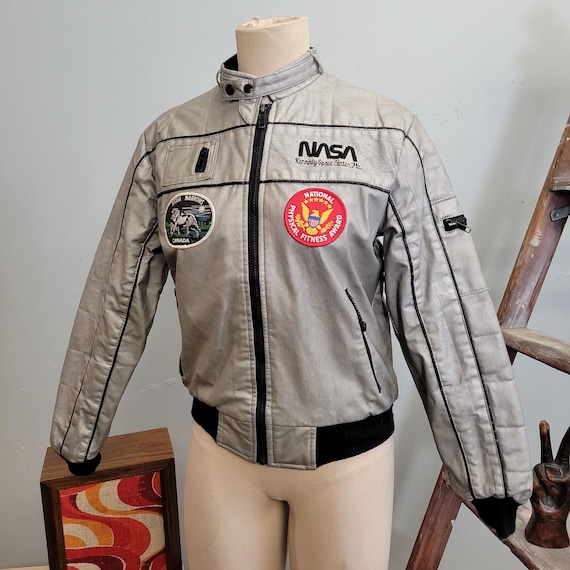 80年代ヴィンテージNASAジャケット：シルバーCIAブランド、ユースL