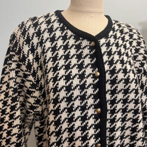 vtg 80s HOUNDSTOOTH SWEATER CARDIGAN // vintage crystal kobe large womens checkered button black & white mod retro preppy spring grunge top