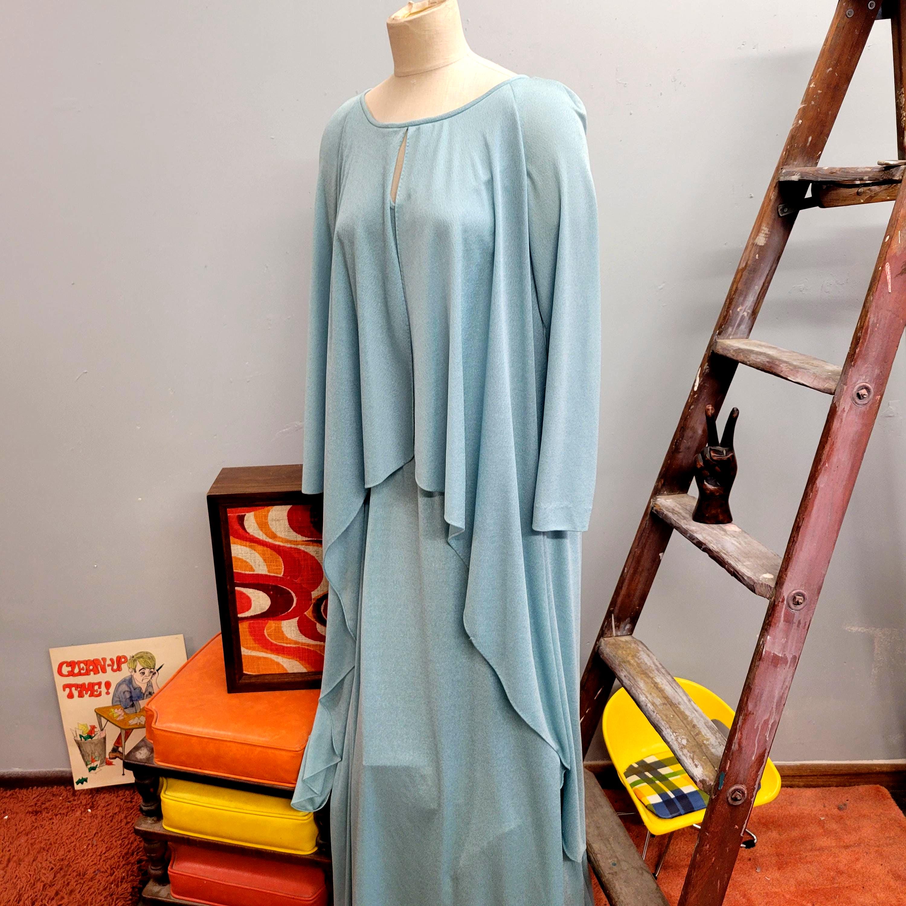 sachin and babi light blue dress Short-Sleeve Scoop-Neck Midi Dress