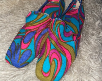 vtg 60s emilio pucci style psychedelic swirl shoes bright neon slip ons o'omphies womens loafers mod retro space age bright funky slippers
